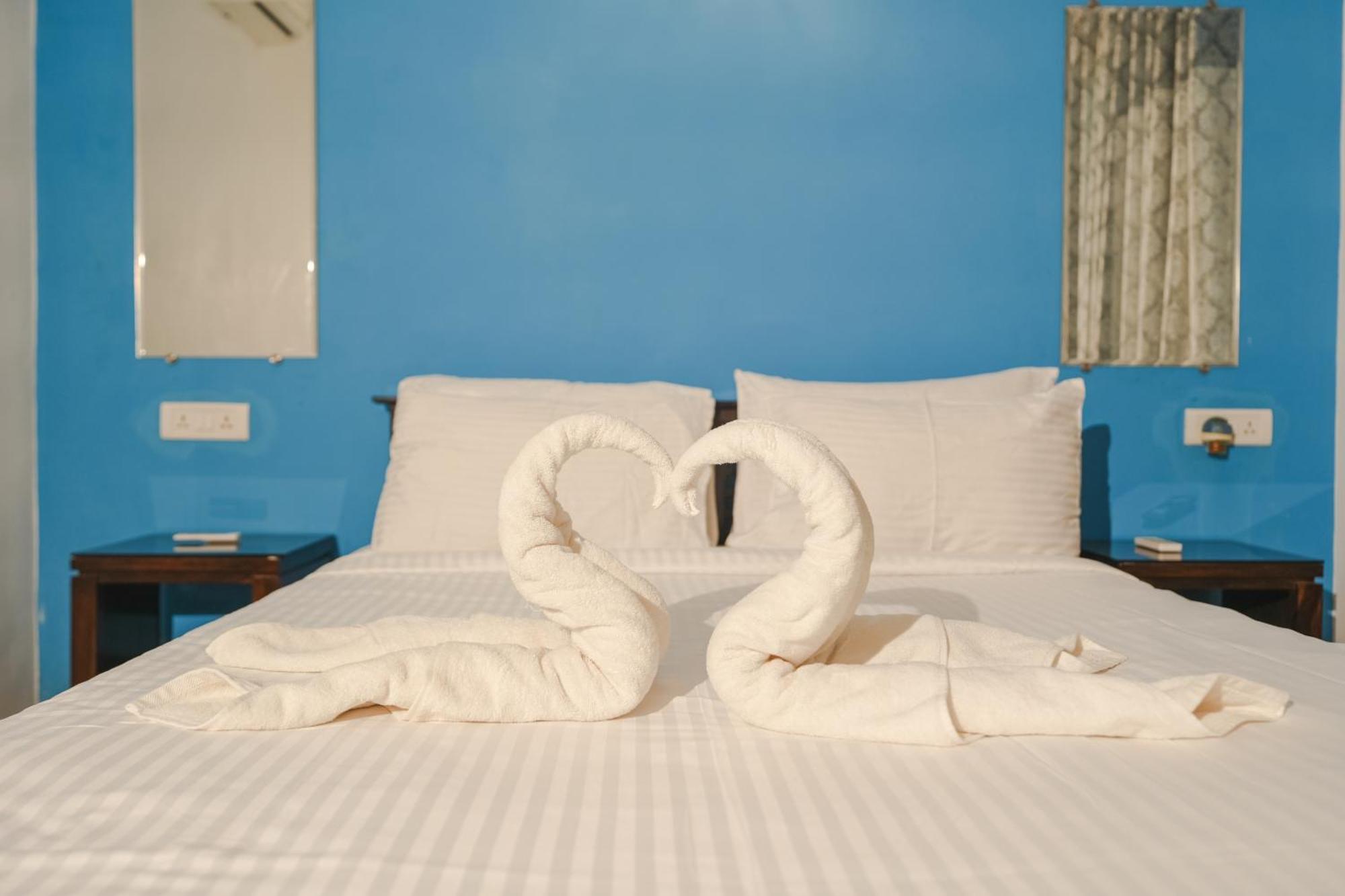 Villa M - Jia 3- 3Bhk In Candolim, Pool Facing, Near Beach, Breakfast Included Exteriör bild